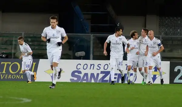 Pesante sconfitta dell'Atalanta a Verona, il fanalino di coda trova la sua prima vittoria in campionato con i gol di Siligardi e Pazzini. Di Conti il gol dei bergamaschi.