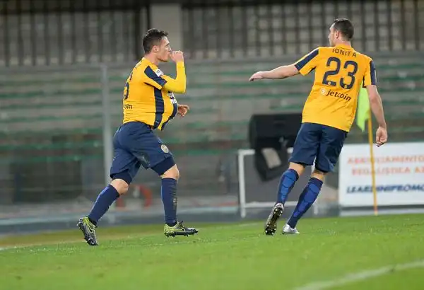 Pesante sconfitta dell'Atalanta a Verona, il fanalino di coda trova la sua prima vittoria in campionato con i gol di Siligardi e Pazzini. Di Conti il gol dei bergamaschi.