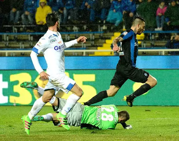 E' finito a reti inviolate il primo posticipo giocato all'Atleti Azzurri d'Italia. Gli ospiti sono partiti meglio ma la Dea quando ha preso campo è stata più pericolosa con Gomez, Pinilla e Kurtic.