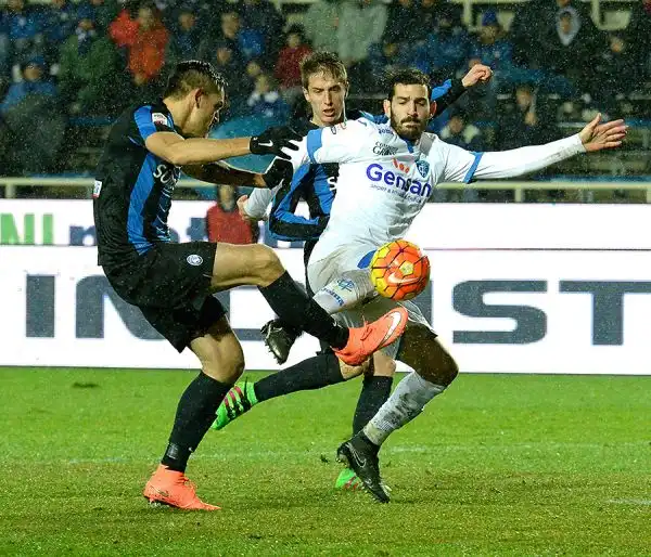 E' finito a reti inviolate il primo posticipo giocato all'Atleti Azzurri d'Italia. Gli ospiti sono partiti meglio ma la Dea quando ha preso campo è stata più pericolosa con Gomez, Pinilla e Kurtic.