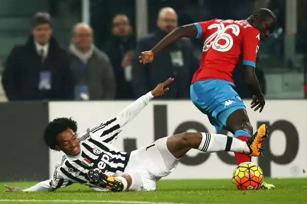 Juventus-Napoli 1-0. Koulibaly 6,5. Lo statuario giovane difensore è sempre concentrato e impeccabile, anche quando c'è da recuperare palla e giocarla senza buttarla via.