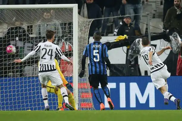 Juve in fuga, Inter sempre più giù. Bonucci e Morata (su rigore) firmano il 2-0 nel posticipo che vale il +4 sul Napoli.