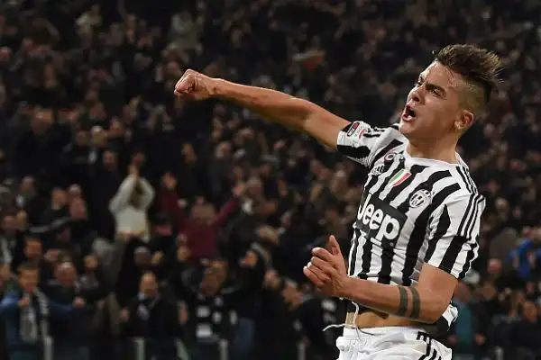 Magia di Dybala, la Juve fugge: +6. I bianconeri battono di misura il Sassuolo. Vicino il record assoluto d'imbattibilità per Buffon.