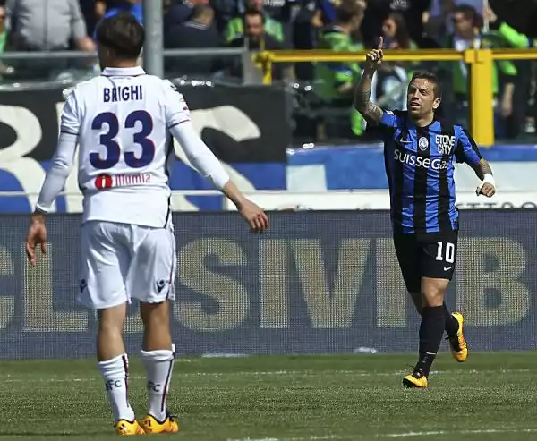 L'Atalanta, grazie alle reti di Gomes e Diamanti, trova la prima vittoria del 2016 contro un Bologna sotto tono, che ha concluso la gara addirittura in nove uomini.