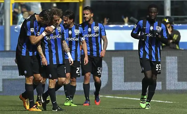 L'Atalanta, grazie alle reti di Gomes e Diamanti, trova la prima vittoria del 2016 contro un Bologna sotto tono, che ha concluso la gara addirittura in nove uomini.