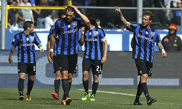 L'Atalanta, grazie alle reti di Gomes e Diamanti, trova la prima vittoria del 2016 contro un Bologna sotto tono, che ha concluso la gara addirittura in nove uomini.