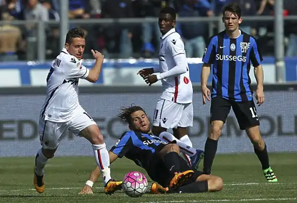 L'Atalanta, grazie alle reti di Gomes e Diamanti, trova la prima vittoria del 2016 contro un Bologna sotto tono, che ha concluso la gara addirittura in nove uomini.