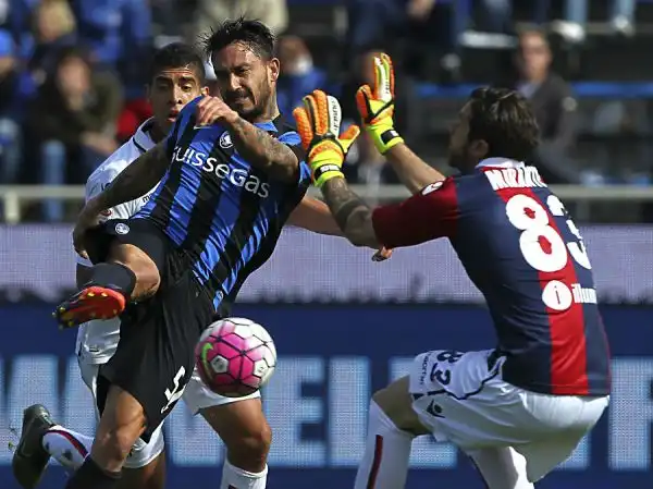 L'Atalanta, grazie alle reti di Gomes e Diamanti, trova la prima vittoria del 2016 contro un Bologna sotto tono, che ha concluso la gara addirittura in nove uomini.