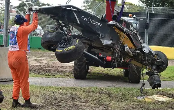Il pilota della McLaren è stato protagonista di un terrificante incidente nel corso del primo Gran Premio d'Australia, che, per fortuna, non ha avuto alcuna conseguenza per l'ex ferrarista.