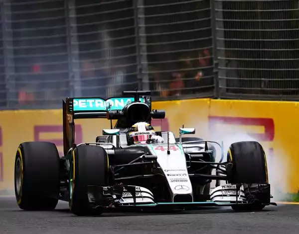 Hamilton fa il vuoto anche nella seconda sessione di prove Libere al GP d'Australia. Il pilota della Mercedes ha fatto registrare il miglior tempo (1'38"841). Alle sue spalle Hulkenberg e Raikkonen.