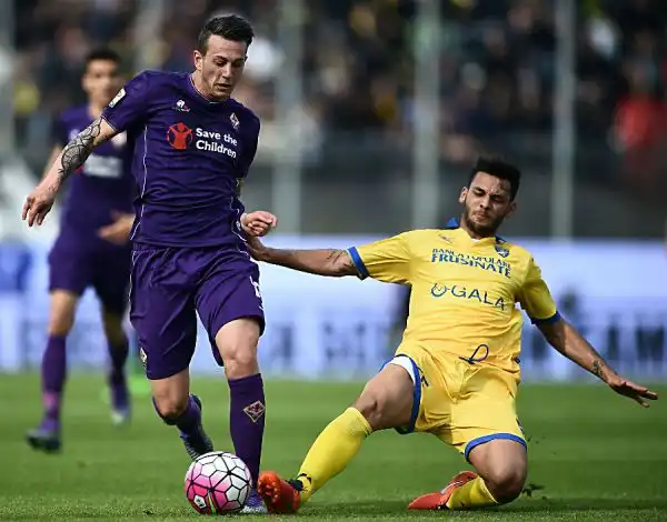 Delude la Fiorentina, gli uomini di Sousa non vanno oltre lo 0-0 con il Frosinone. I viola colpiscono due legni con Kalinic e Borja Valero, nella ripresa traversa anche per i ciociari.