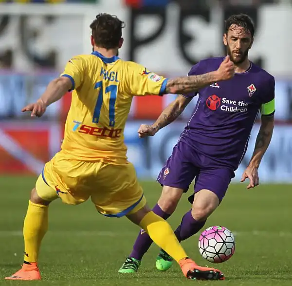 Delude la Fiorentina, gli uomini di Sousa non vanno oltre lo 0-0 con il Frosinone. I viola colpiscono due legni con Kalinic e Borja Valero, nella ripresa traversa anche per i ciociari.