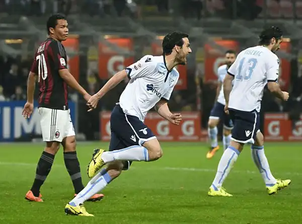 Due gol, di Paolo e Bacca, nei primi 15', poi tanta buona volontà, ma poche occasioni. Il Milan resta lontanissimo dalla zona Champions, Lazio tagliata fuori dall'Europa League.