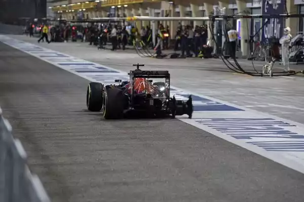 Rosberg domina, Raikkonen secondo. Il finlandese riscatta parzialmente la Ferrari dopo l'uscita di Vettel.