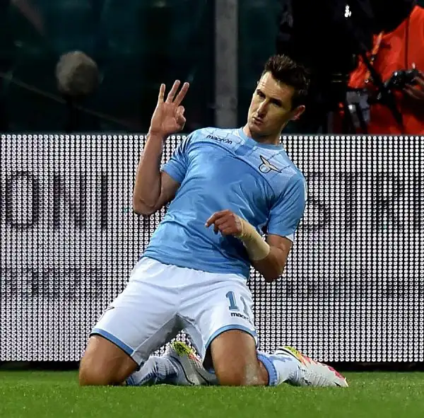 Alla prima di Simone Inzaghi in panchina la Lazio sbanca il Barbera per 3-0 grazie alla doppietta di Klose e al gol di Felipe Anderson rimettendosi così in corsa per il sesto posto.