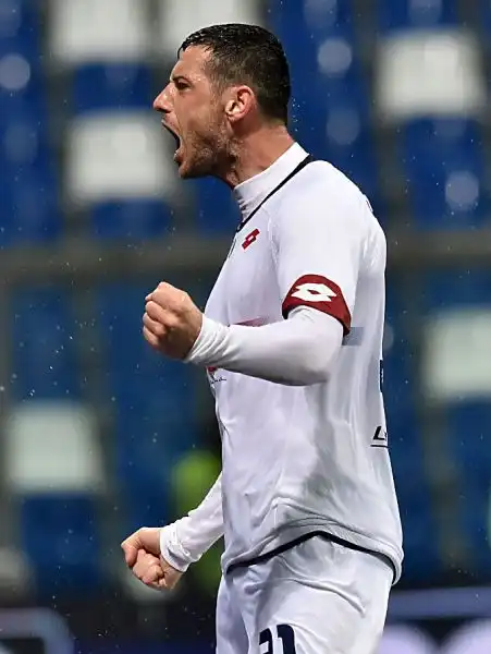 Prima dell'intervallo il Genoa sblocca il risultato, Matavz colpisce il palo e Dzemaili ribadisce in rete. Un gol che vale tre punti per la squadra di Gasperini.