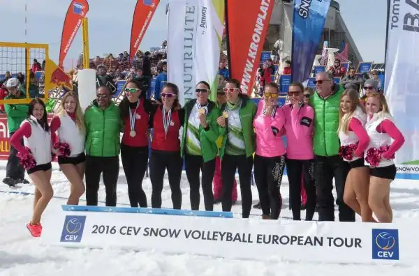 Le ragazze del team Nutrilite Greta Cicolari e Giulia Toti a Plan de Corones si sono laureate campionesse d'Europa del CEV Snow Volleyball European Tour.