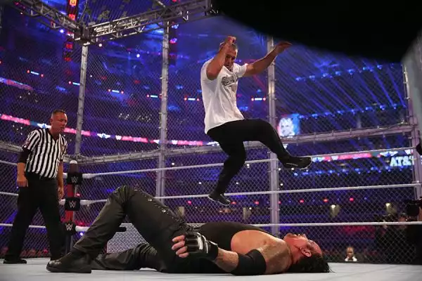 La WWE ha annunciato che ha fatto segnare un nuovo record: 101.763 tifosi presenti ad Arlington in Texas.