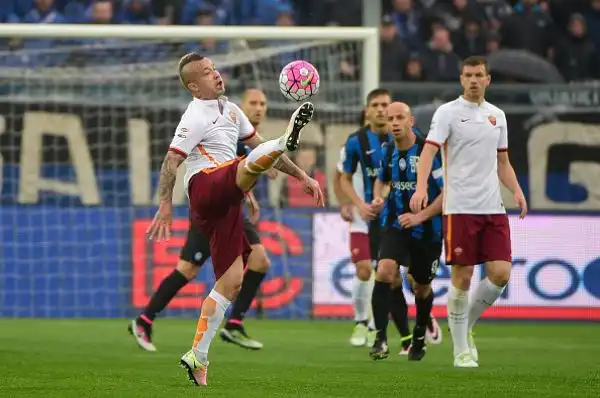 Totti entra e salva la Roma. Il capitano giallorosso segna il gol del 3-3 che evita la sconfitta. L'Inter ora è a -4.