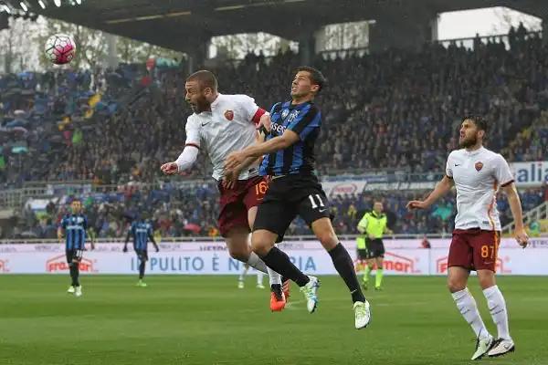 Totti entra e salva la Roma. Il capitano giallorosso segna il gol del 3-3 che evita la sconfitta. L'Inter ora è a -4.