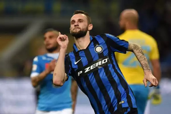 L'Inter sogna, il Napoli crolla. Icardi e Brozovic firmano il 2-0 a San Siro.