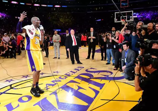 Per il suo addio al basket Bryant ha regalato ai suoi tifosi 60 punti e ai Lakers una rimonta incredibile.