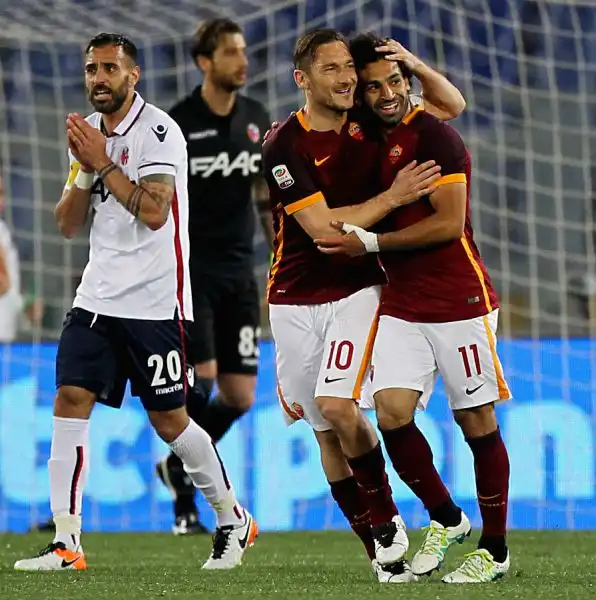 La Roma non riesce ad abbattere il muro del Bologna, pali compresi: allOlimpico il posticipo della 32esima termina in pareggio, gol di Salah e Rossettini.