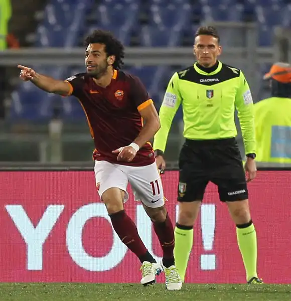 La Roma non riesce ad abbattere il muro del Bologna, pali compresi: allOlimpico il posticipo della 32esima termina in pareggio, gol di Salah e Rossettini.