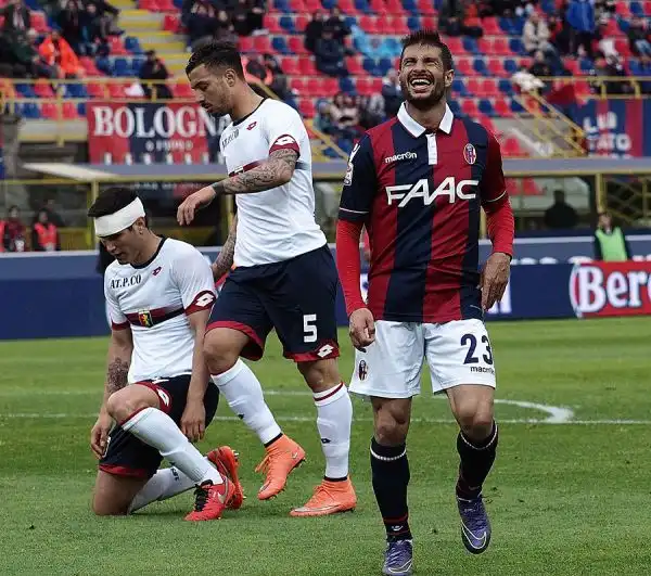 Al Dall'Ara il Bologna di Donadoni piega il Genoa con una rete per tempo di Floccari e Giaccherini e conquista tre punti d'oro che valgono di fatto la salvezza per gli emiliani.