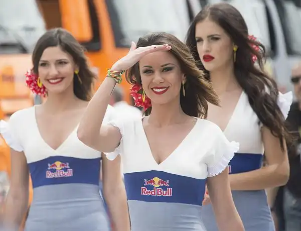 Le immagini delle splendide ragazze che hanno riempito i paddock e la pit lane durante il week end del GP Superbike di Jerez dominato dalla Yamaha di Valentino Rossi.