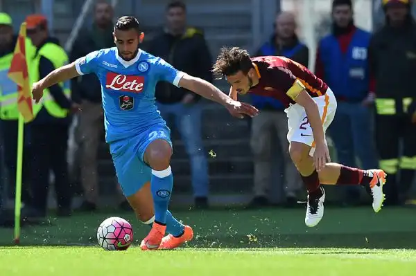 Un gol di Nainggolan ad un minuto dal 90esimo regala alla Roma di Spalletti il big match della 35esima giornata della Serie A, un risultato che permette ai giallorossi di portarsi a -2 dal Napoli.