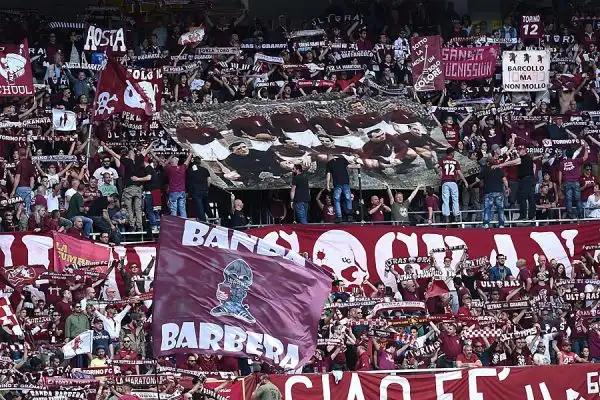 Nel giorno dell'inaugurazione dello stadio al Grande Torino il Sassuolo super i granata con i gol di Sansone, Peluso e Trotta e punta il sesto posto. Di Bruno Peres il gol del momentaneo pareggio.