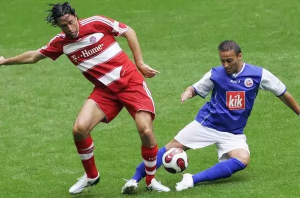Nel 2007, Toni si trasferisce al Bayern Monaco e ci mette poco a lasciare il segno: a fine stagione si laurea capocannoniere della Bundesliga con 24 gol e della Coppa UEFA con 10.