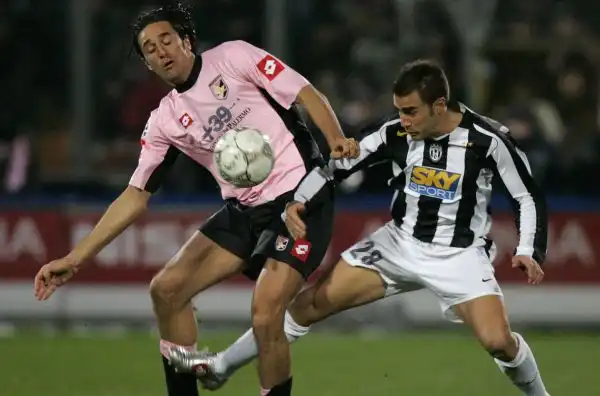 A Palermo Toni riparte dalla B, ma con 30 gol riporta i rosanero in Serie A e nella stagione successiva, con 20 reti, assicura la qualificazione in Coppa Uefa, entrando nel giro della Nazionale.