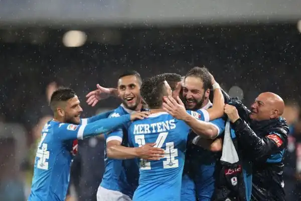 Higuain da record, Napoli in Champions. La squadra di Sarri chiude al secondo posto.