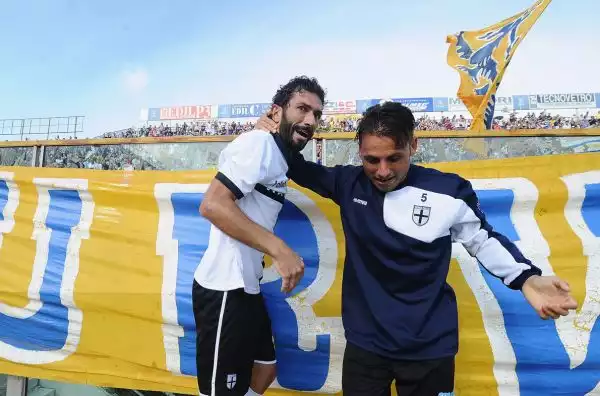 13 settembre: debutto al Tardini, il Parma vince in rimonta contro il Villafranca. Decide un gol di Cristian Longobardi, che dopo la rete si arrampica in Curva imitando un Massimo Barbuti dannata