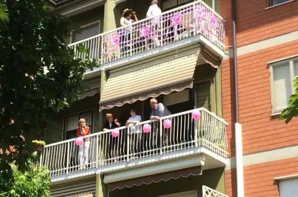 I tifosi sui balconi.