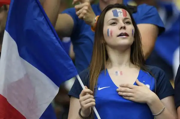 Luci, balli, musica, tifosi: la cerimonia inaugurale di Euro 2016 è un inno alla vita.