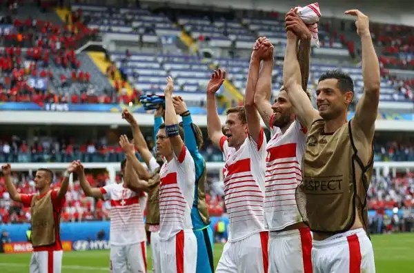 Vittoria di misura per la Svizzera sull'Albania nella seconda partita di Euro2016, è Schar a mettere subito la situazione in discesa per la squadra di Petkovic, sfruttando l'uscita a vuoto di Berisha.