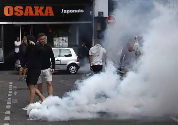 Ancora tafferugli a Lilla, la polizia ha utilizzato i lacrimogeni per disperdere i facinorosi. Protagonisti, di nuovo, gli inglesi.