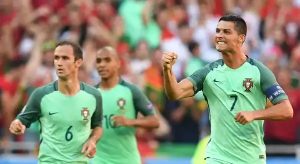 Partita incredibile con con l'Ungheria che va tre volte in vantaggio e il Portogallo che la raggiunge per tre volte. In gol: Gera, Nani, Dzsudzsak, Ronaldo, Dzsudzsak, Ronaldo.