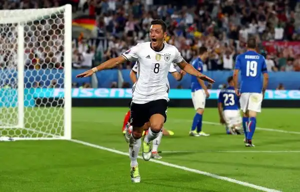 Si interrompe ai quarti di finale la favola dell'Italia che ai calci di rigore viene eliminata dalla Germania dopo aver pareggiato nei novanta minuti per 1-1 con i gol di Ozil e Bonucci.