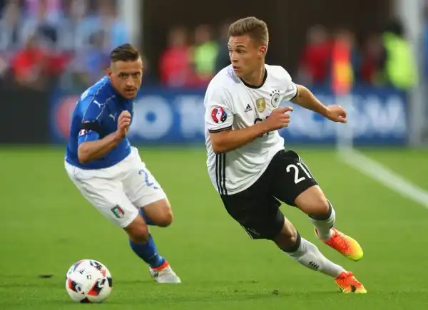 Si interrompe ai quarti di finale la favola dell'Italia che ai calci di rigore viene eliminata dalla Germania dopo aver pareggiato nei novanta minuti per 1-1 con i gol di Ozil e Bonucci.