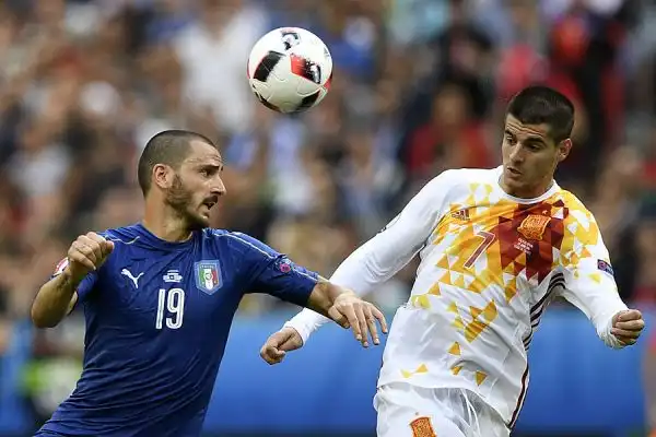 Miracolo dell'Italia che batte 2-0 la Spagna con i gol di Chiellini e Pellè dopo una prestazione superba e giocherà i quarti a Bordeaux sabato sera contro con la Germania.