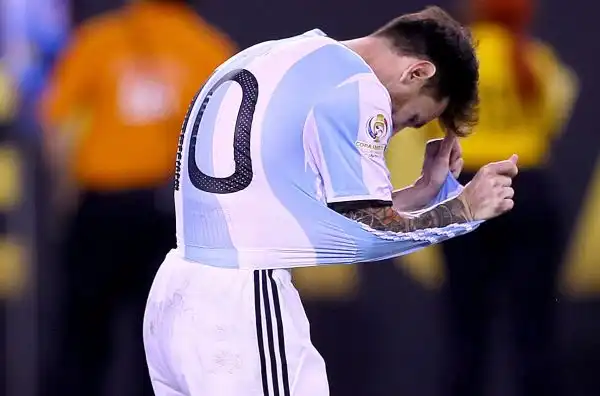La Copa America resta stregata per Messi, alla terza finale consecutiva persa, dopo quella contro la Germania ai Mondiali e quella dello scorso anno sempre con il Cile per il titolo continentale.