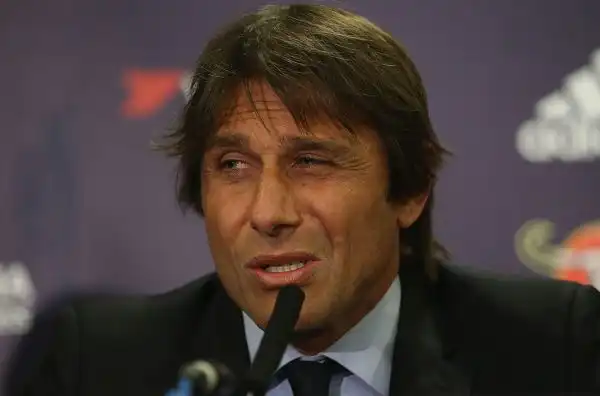 E' ufficialmente iniziata l'era di Antonio Conte al Chelsea. L'ex tecnico della Juventus e della Nazionale si è presentato in conferenza stampa come nuovo tecnico dei Blues.