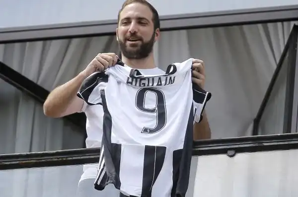 "Sto vivendo delle bellissime sensazioni, sono felice di arrivare alla Juve". Che festa per il Pipita a Torino.