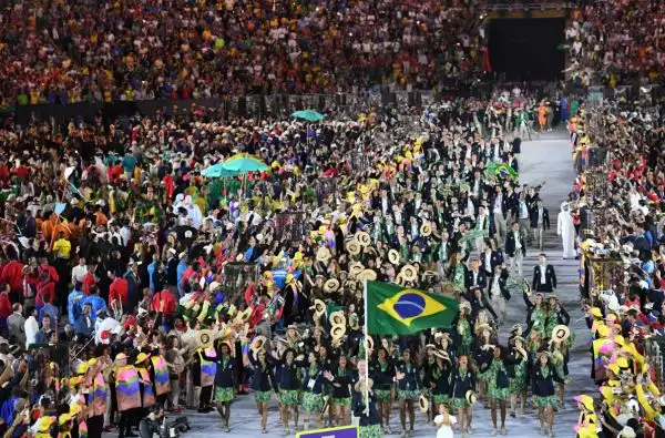 I Giochi 2016 hanno ufficialmente avuto inizio con la cerimonia del Maracanà, il maratoneta Vanderlei de Lima è stato l'ultimo tedoforo.