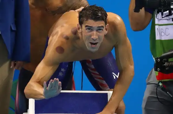 1) Michael Phelps (Nuoto): è l'atleta olimpionico più decorato della storia, con 28 medaglie totali