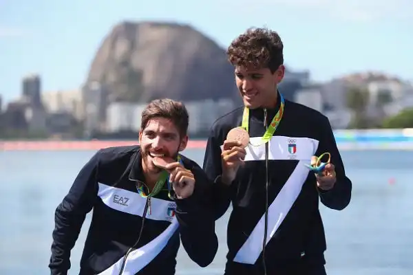 Il due senza di Marco Di Costanzo e Giovanni Abagnale ha conquistato una storica medaglia di bronzo. Mai in questa specialità l'Italia era riuscita a salire sul podio ai Giochi.